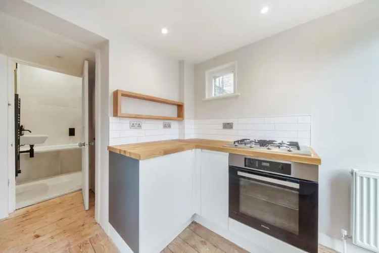 Flat For Sale in London, England