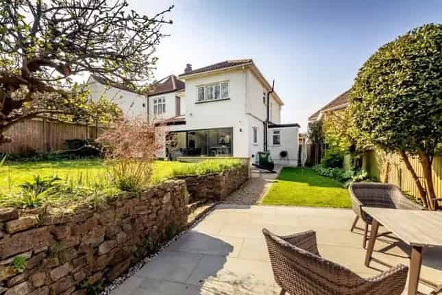 Spacious 4-Bedroom Detached House in Downs Cote Park Westbury-on-Trym