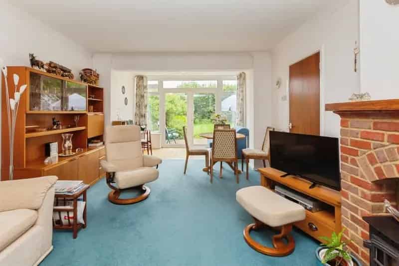 2 Bed Bungalow Extended Lounge Diner South Facing Garden Garage