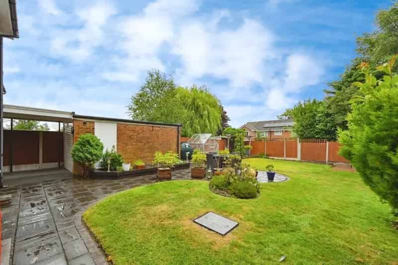 Spacious Detached Family Home in Kingstone