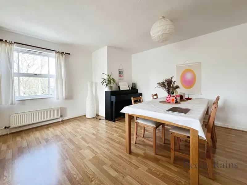 2 Bedroom Flat for Sale Mossley Hill Merseyside