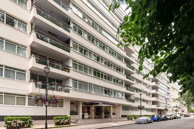 Flat for sale in Gloucester Square, Hyde Park Estate, London W2