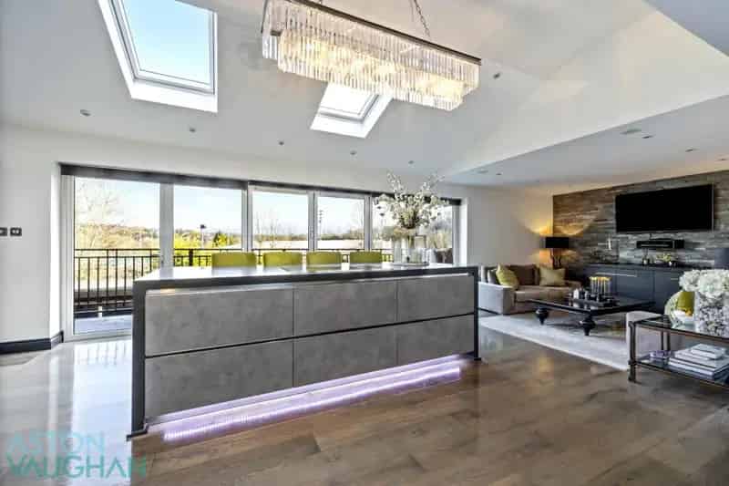 5 Bedroom Detached House with Annexe and Landscaped Gardens