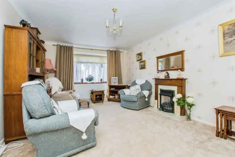 Yaxley Bungalow: Conservatory, Garden, Garage