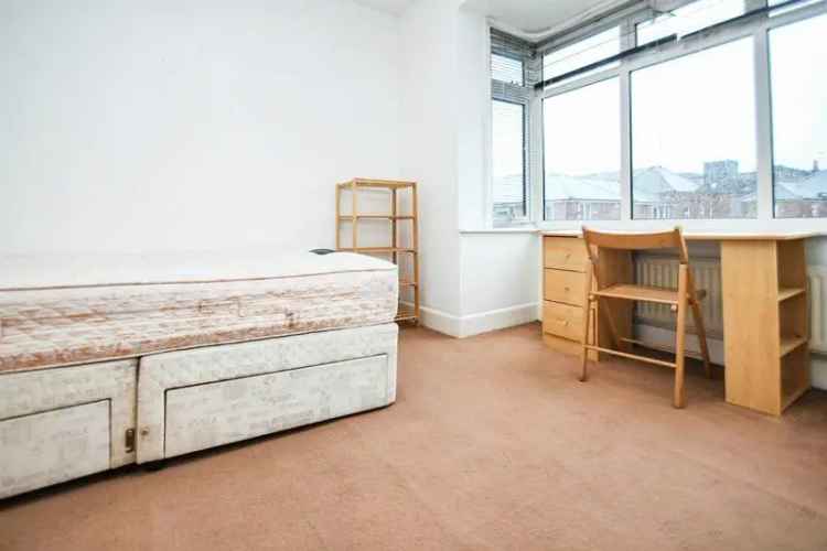5 Bedroom Detached House - Student Property - Winton Bournemouth