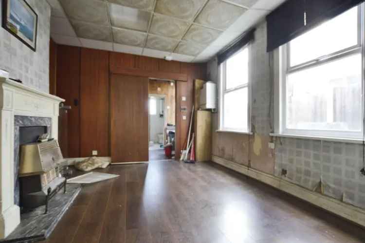 2 Bedroom Flat for Sale in Plaistow London