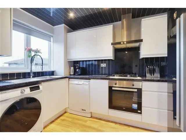 3 Bedroom Semi Detached House for Sale in Robroyston