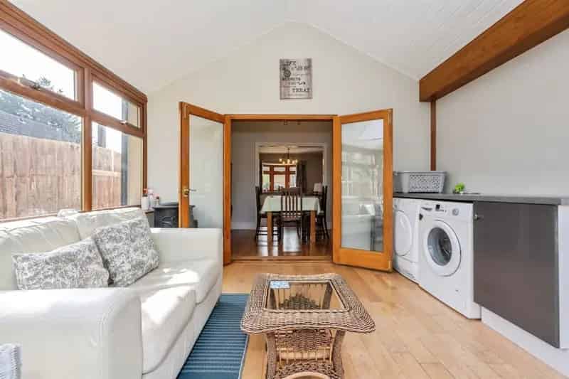 Victorian House with Annex 3 Beds Large Garden Off Road Parking