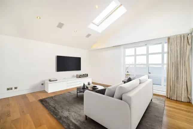 2 Bedroom Penthouse Flat for Sale in London W2