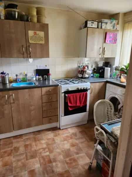 2 Bed Ground Floor Flat Near Amenities and Schools
