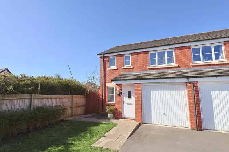 3 Bedroom Semi-Detached House for Sale