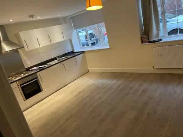 2 Bed Flat Newly Refurbished Ground Floor