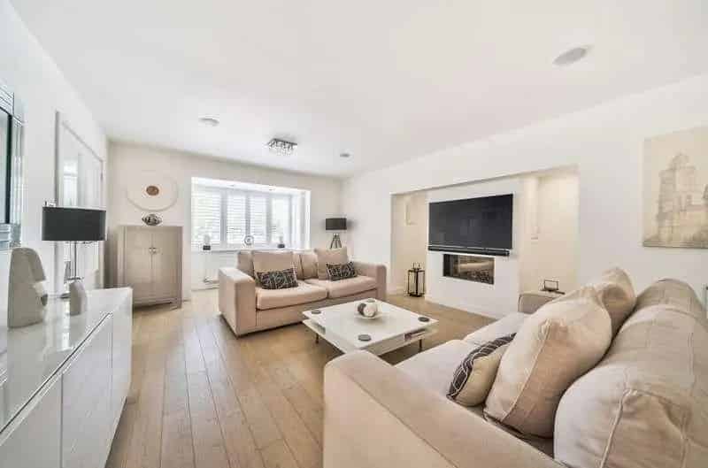 5 Bed Detached House For Sale - Exceptional Family Home