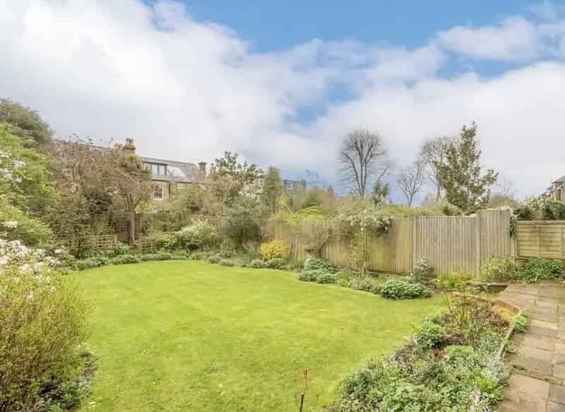 Family Home: Period Features & Modern Design Near Tulse Hill Station