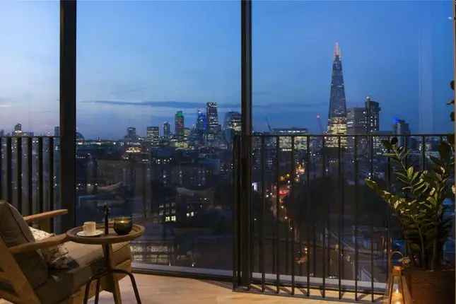 Flat for sale in Southwark Bridge Road, Borough SE1