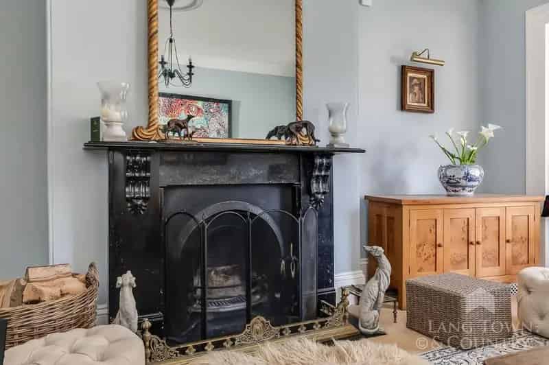 5 bed house for sale