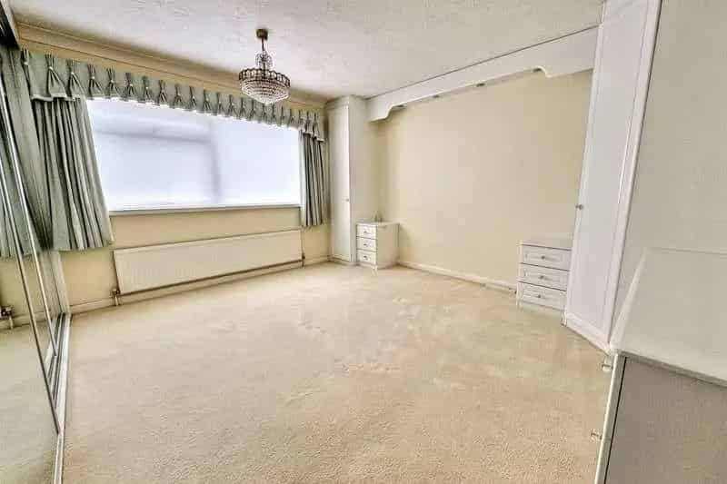 3 Bed Flat for Sale Exceptionally Spacious Apartment with Patio Garage
