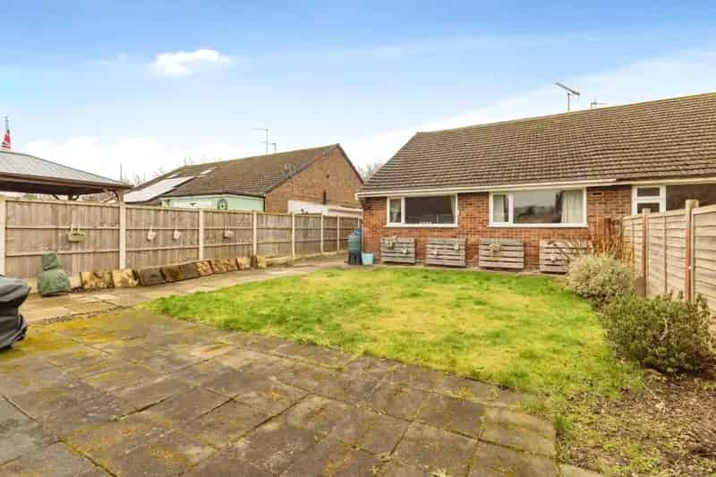 3 Bed Semi-Detached Bungalow with Driveway and Garden