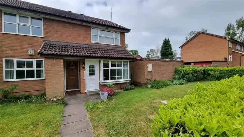 2 bedroom maisonette for sale