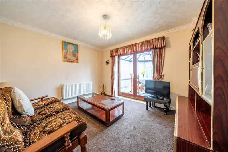 Four Double Bedroom Detached Family Home With Garden