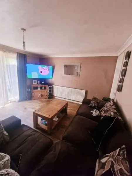 House For Rent in Leeds, England