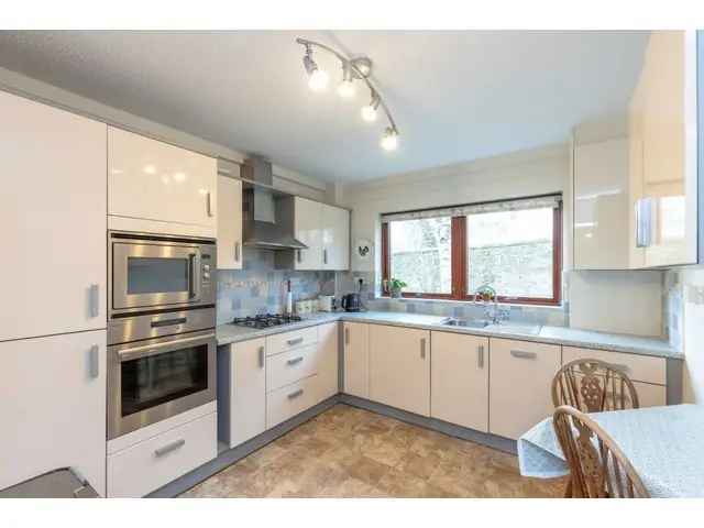 2 Bedroom Flat for Sale in Grange, Edinburgh