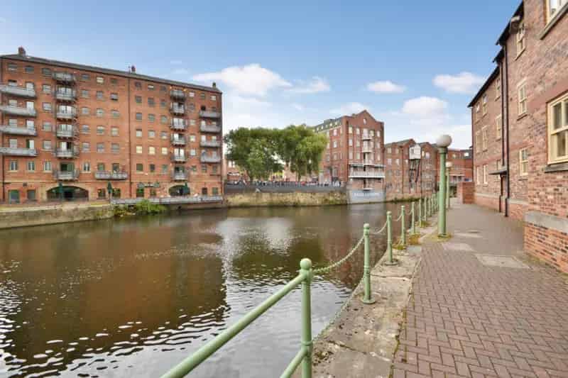 1 Bedroom Flat House to Rent Near River Aire