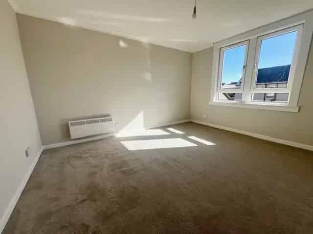 1 Bedroom Flat for Sale in Salsburgh