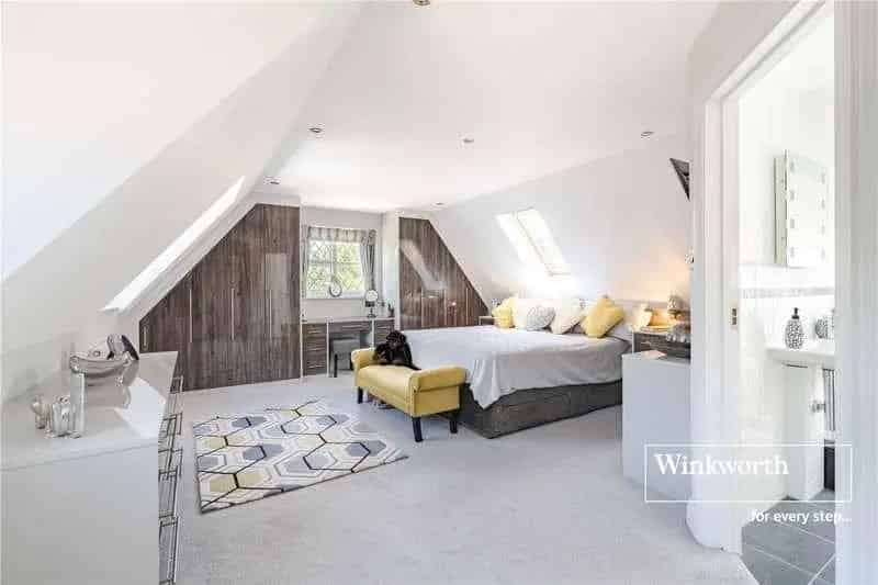 4 Bed House For Sale Holdenhurst Village