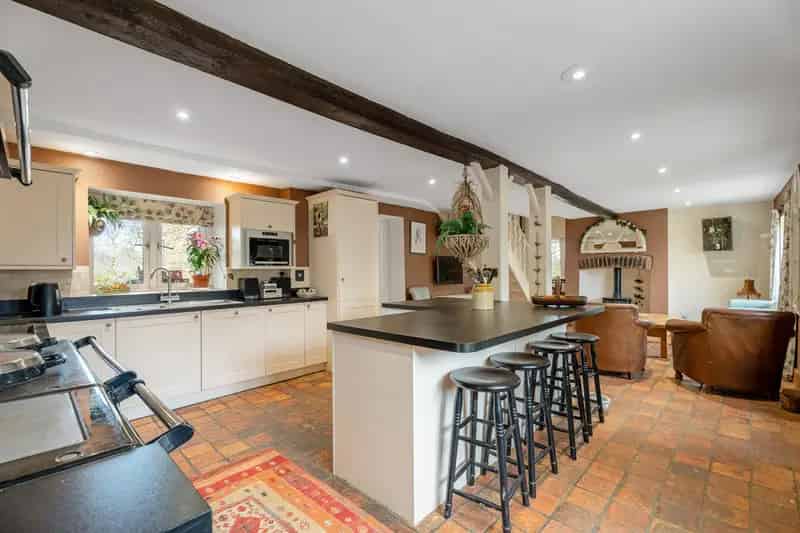 6 Bedroom Farmhouse with Indoor Pool and Equestrian Facilities