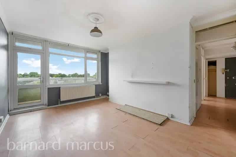 Two Bedroom Flat Near Tooting Bec Common