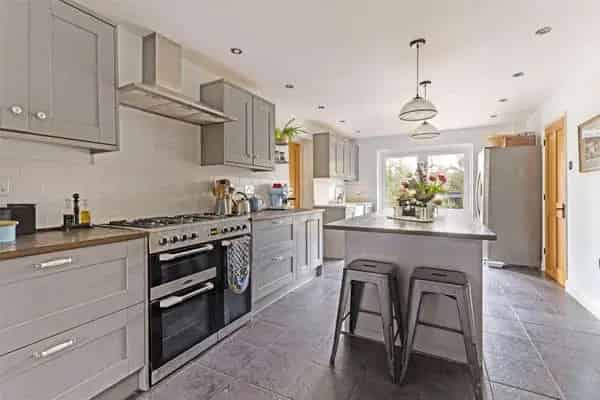 5 Bedroom Family Home Winchester