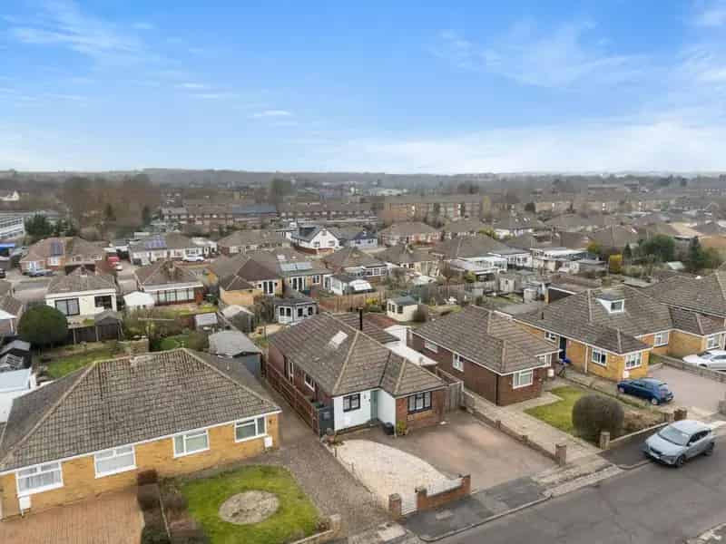 3 Bed Extended Property For Sale in The Burg Basingstoke