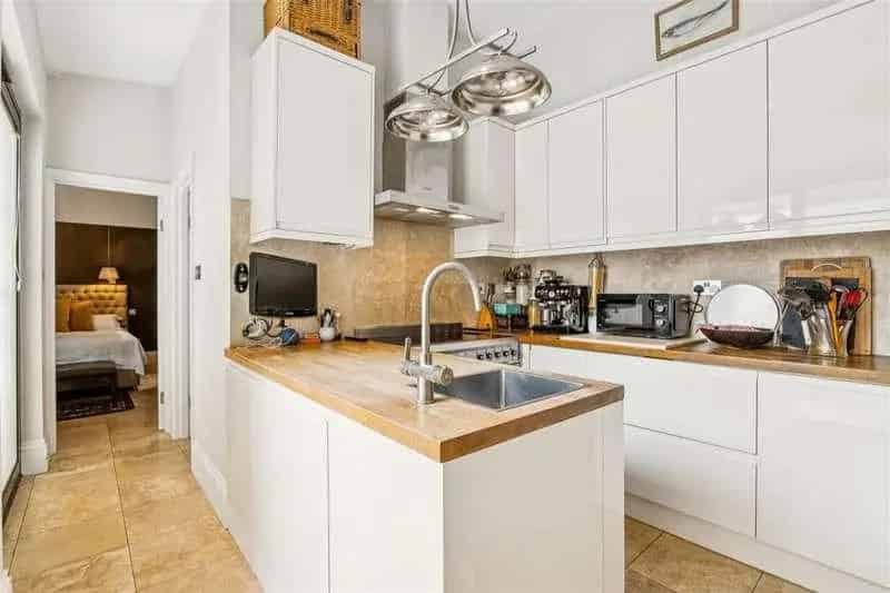 2 bed flat for sale