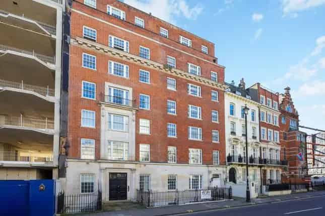 Luxury 3-Bedroom Flat Buckingham Gate London SW1E