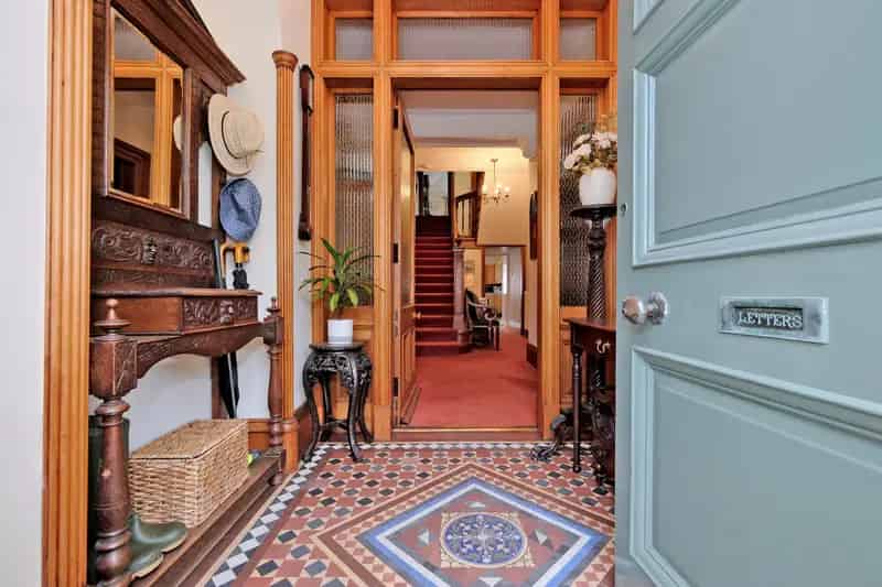 4 Bed Detached House with Double Garage and Garden