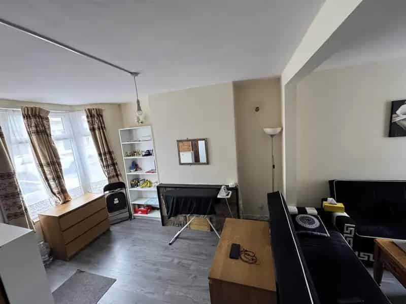 2 Bedroom Terrace House to Rent