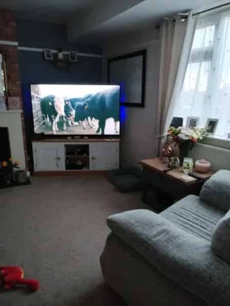 3 Bed House Large Garden Parking School Nearby