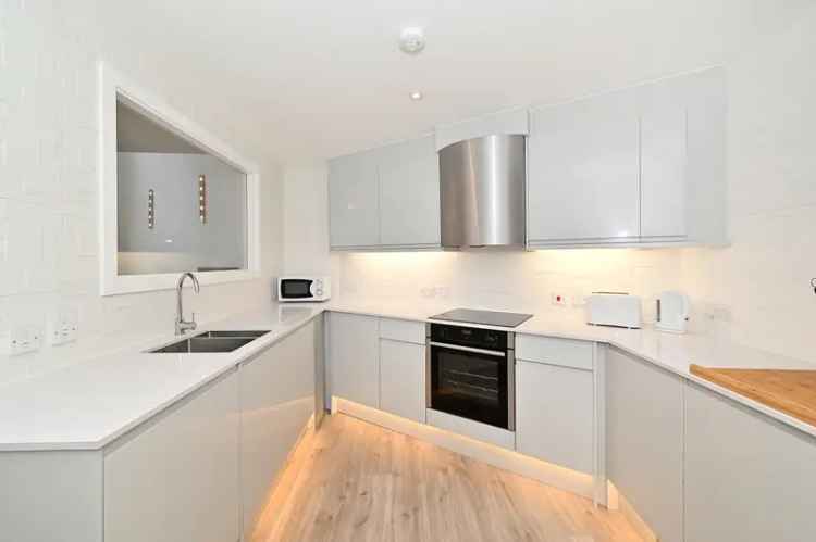 3 Bedroom Duplex Apartment Pierhead Lock Canary Wharf