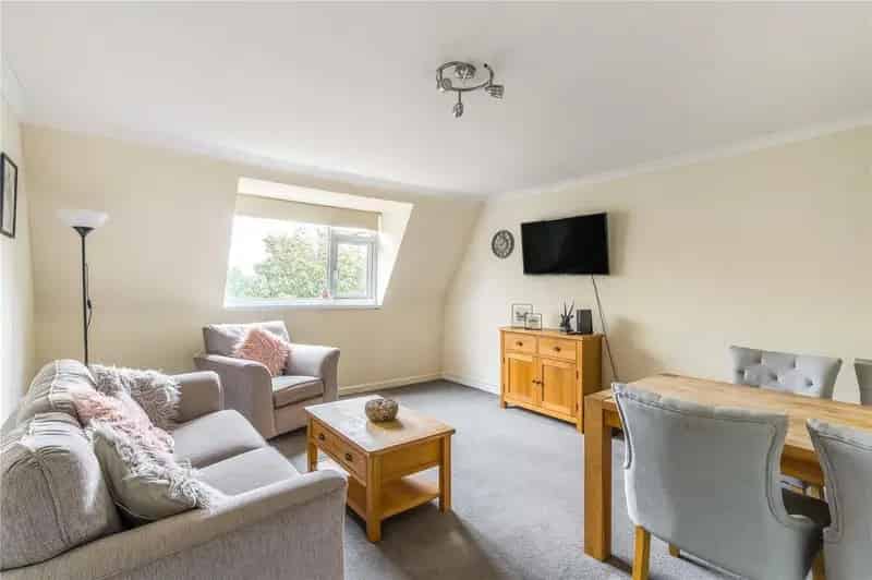 2 Bedroom Clifton Apartment for Sale