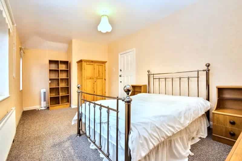 Three Bedroom Semi Detached House WF4 Ample Parking Large Garden