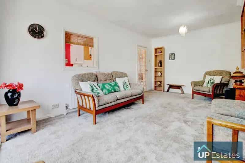 3 Bedroom Semi Detached Dormer Bungalow To Rent
