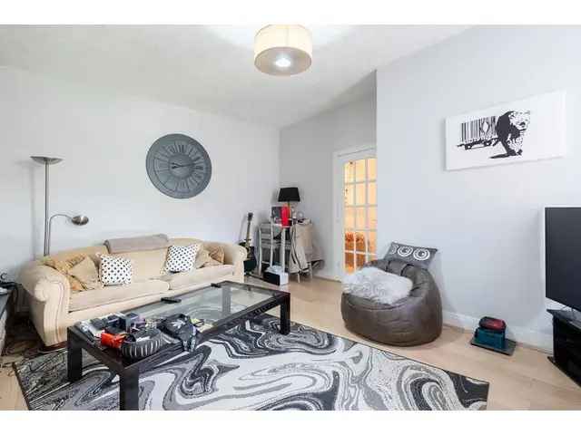 3 bedroom flat  for sale