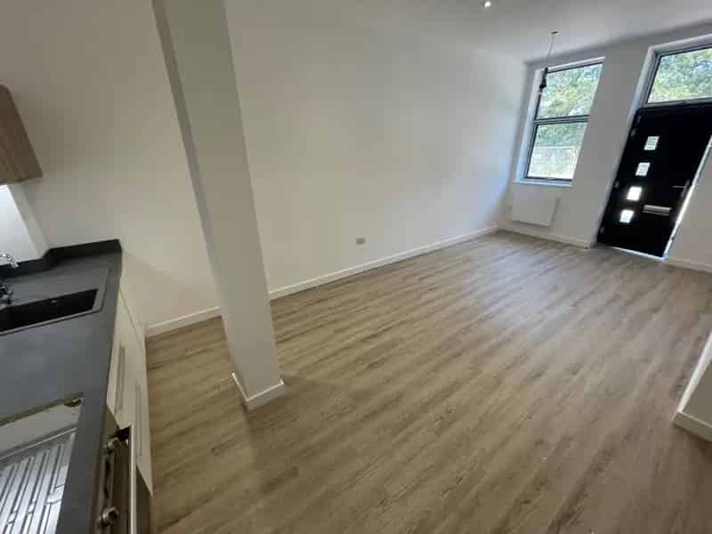 1 Bedroom Ground Floor Maisonette with Parking