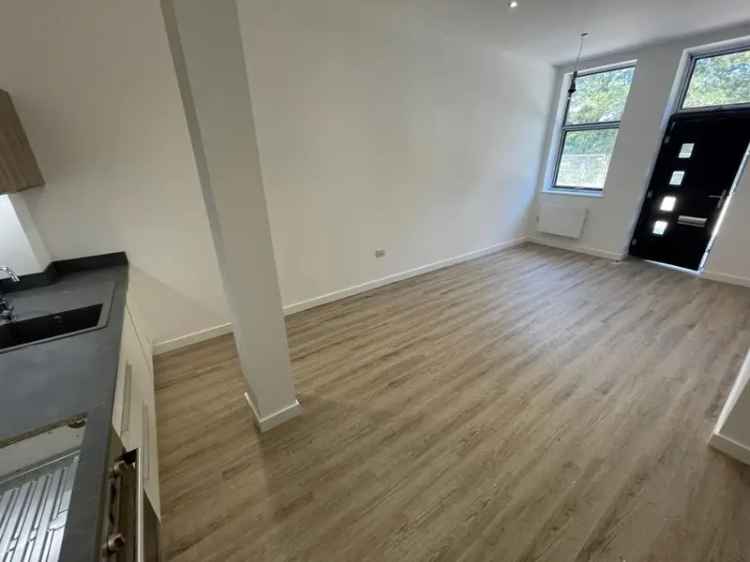 1 Bedroom Ground Floor Maisonette with Parking