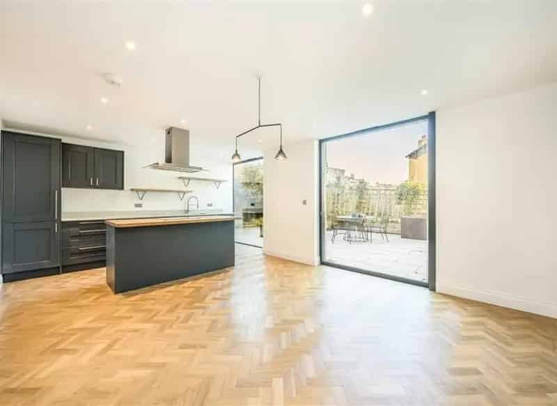 3 Bed 2 Bath Modern Flat Near Lee Station