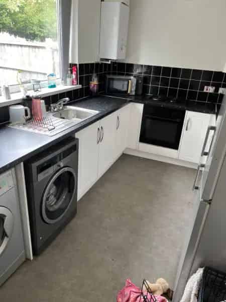 3 Bedroom House with Garden - 2 Double & 1 Single Bedroom