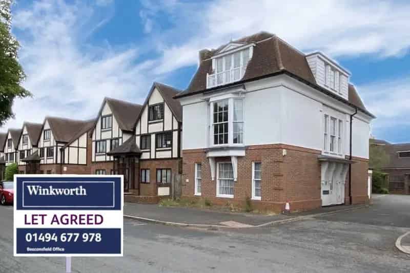 2 Bedroom Apartment Beaconsfield Old Town Parking Roof Terrace