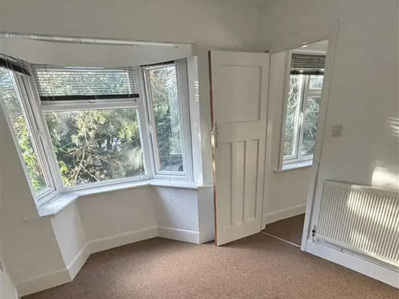 One Bedroom Flat Near Beach Freshly Decorated