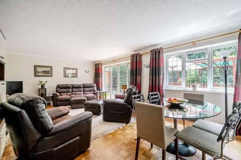 5 Bed House for Sale Near Frimley Park Hospital
